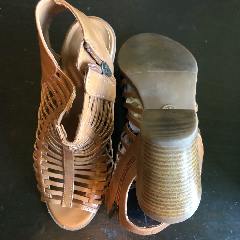 Cut out zipper block heel